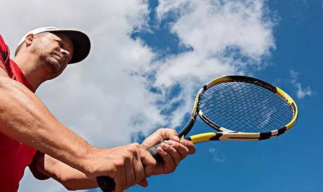  老年网球爱好者增多，养生打法注重节奏控制