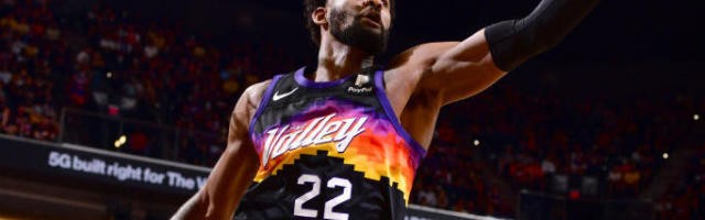  老将复出首秀砍下两双引喝彩