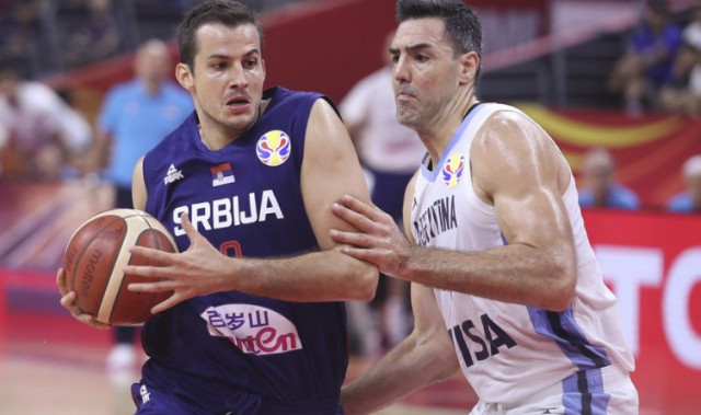  欧冠淘汰赛激情碰撞，顶级球星闪耀赛场