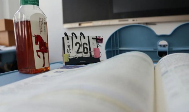  篮球明星公益行，爱心传递温暖人心