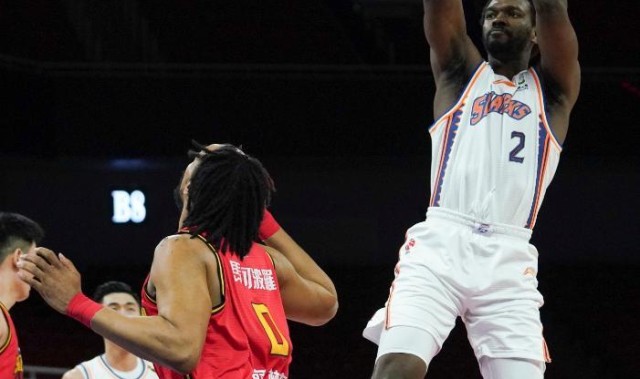  上海久事双外援合璧击败深圳马可波罗