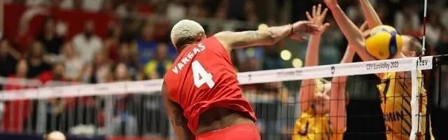  弗里茨发球时速破纪录震撼全场观众