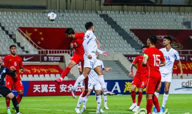  法国甲組足球聯賽呈现群雄逐鹿格局榜首多次易主