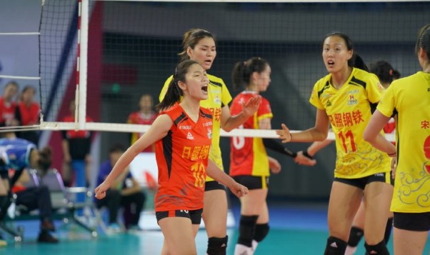  足协杯冷门迭爆，业余球队创造历史佳绩  