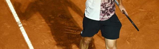  西西帕斯单反绝技频现，力克强敌晋级八强