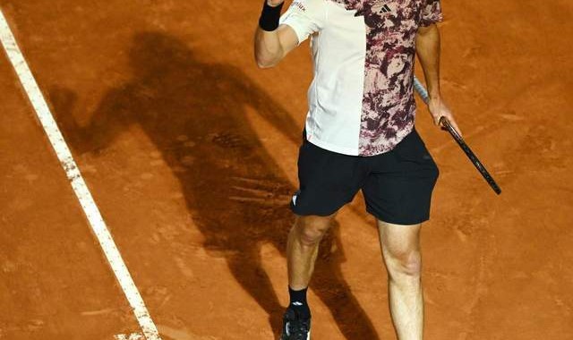  西西帕斯单反绝技频现，力克强敌晋级八强