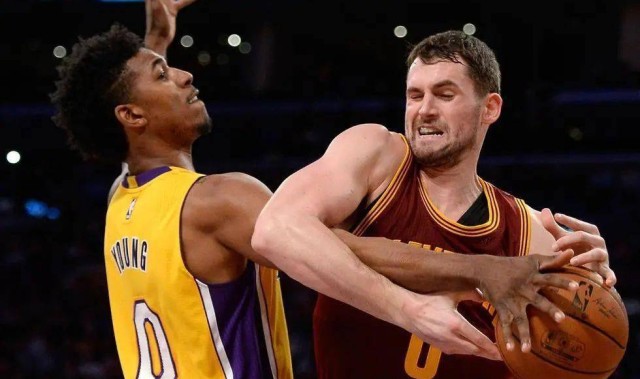  篮板王争夺激烈，内线霸主谁属