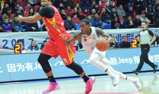 四川金强进攻乏力大比分落后于辽宁