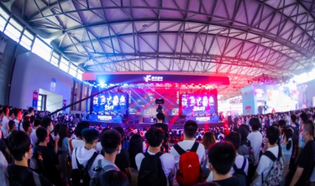  电竞周边产品热销，粉丝经济持续升温