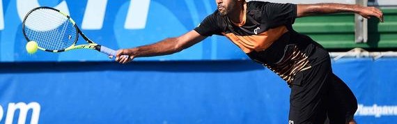  弗里茨发球上网，德尔雷海滩站打破冠军荒