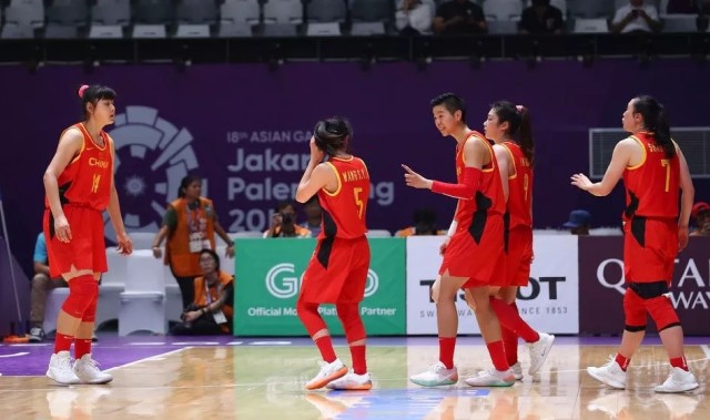  中国女篮热身赛，大比分击败澳大利亚练兵