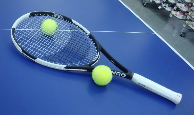  智能发球机器人亮相巡回赛，陪练效率提升三倍