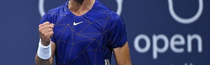  阿尔卡拉斯强势突围，新生代统治罗兰加洛斯