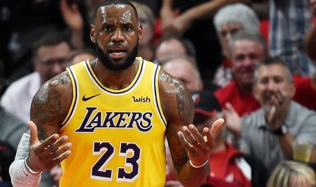  艾顿护框成功开拓者击退湖人反扑