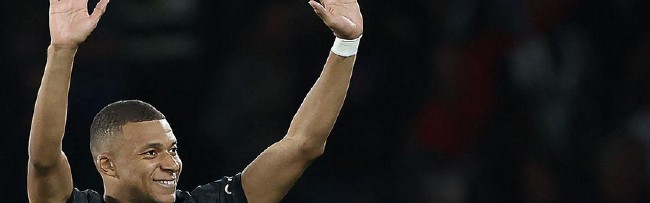  巴黎圣日耳曼主场大胜登顶