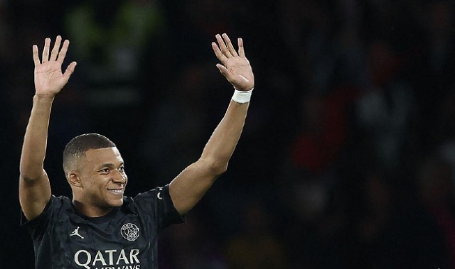  巴黎圣日耳曼主场大胜登顶