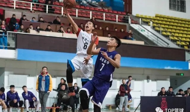  高中篮球联赛半决赛，北京四中险胜上海中学