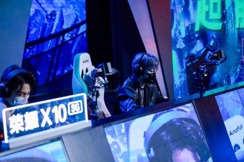  电竞新星闪耀赛场，青年选手勇夺桂冠