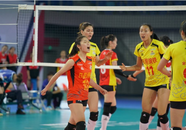  足协杯冷门迭爆，业余球队创造历史佳绩  