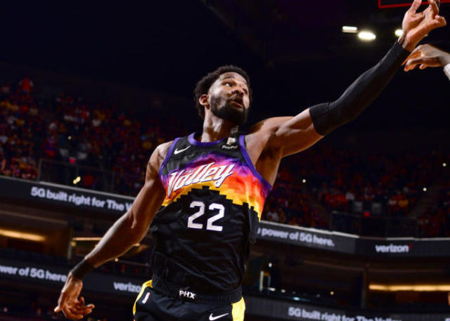  老将复出首秀砍下两双引喝彩