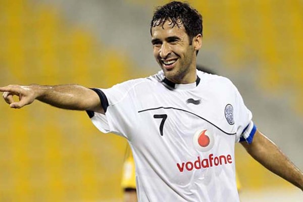  退役球星转型教练席，执教首秀备受瞩目