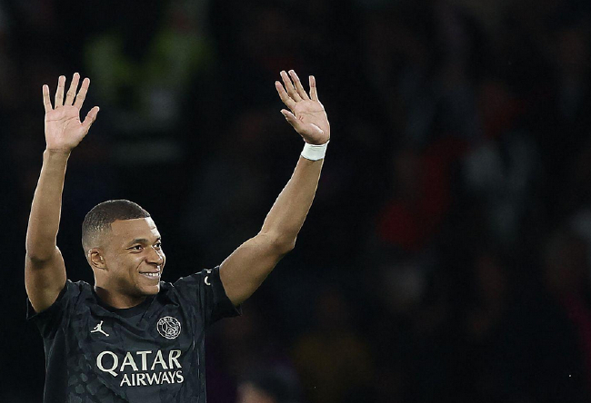  巴黎圣日耳曼主场大胜登顶