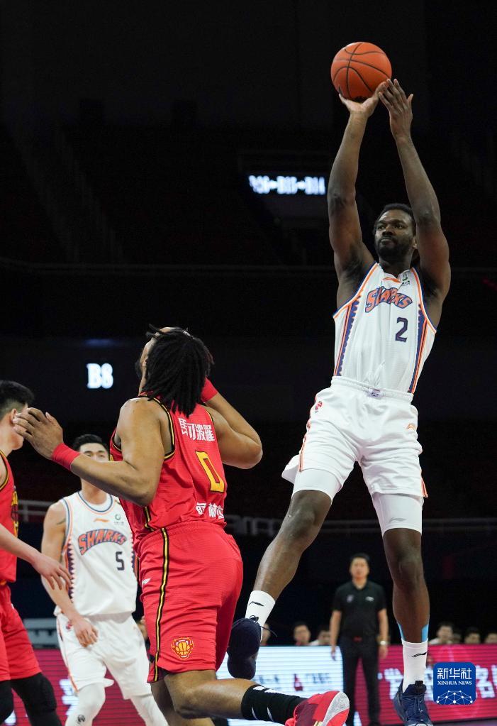  上海久事双外援合璧击败深圳马可波罗