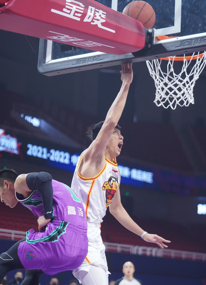  深圳马可波罗失误连连，不敌山东高速男篮