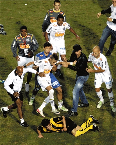  南美解放者杯决出冠军，巴西球队成功捧杯