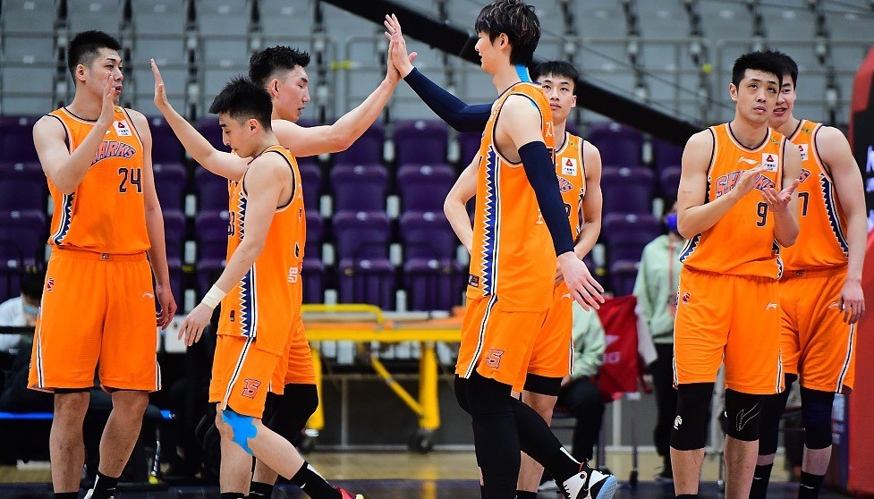  胡金秋狂砍38分广厦击败上海迎五连胜