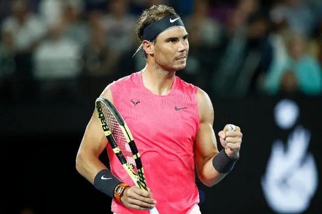  福基纳救两赛点演逆转，爆冷淘汰头号种子