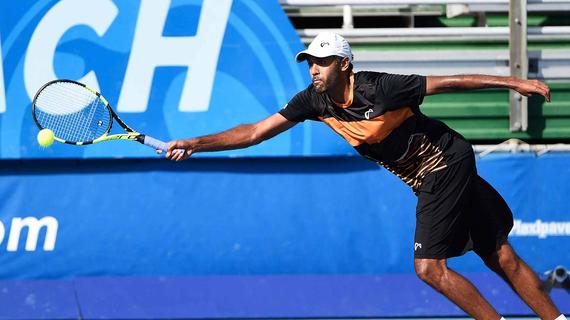  弗里茨发球上网，德尔雷海滩站打破冠军荒